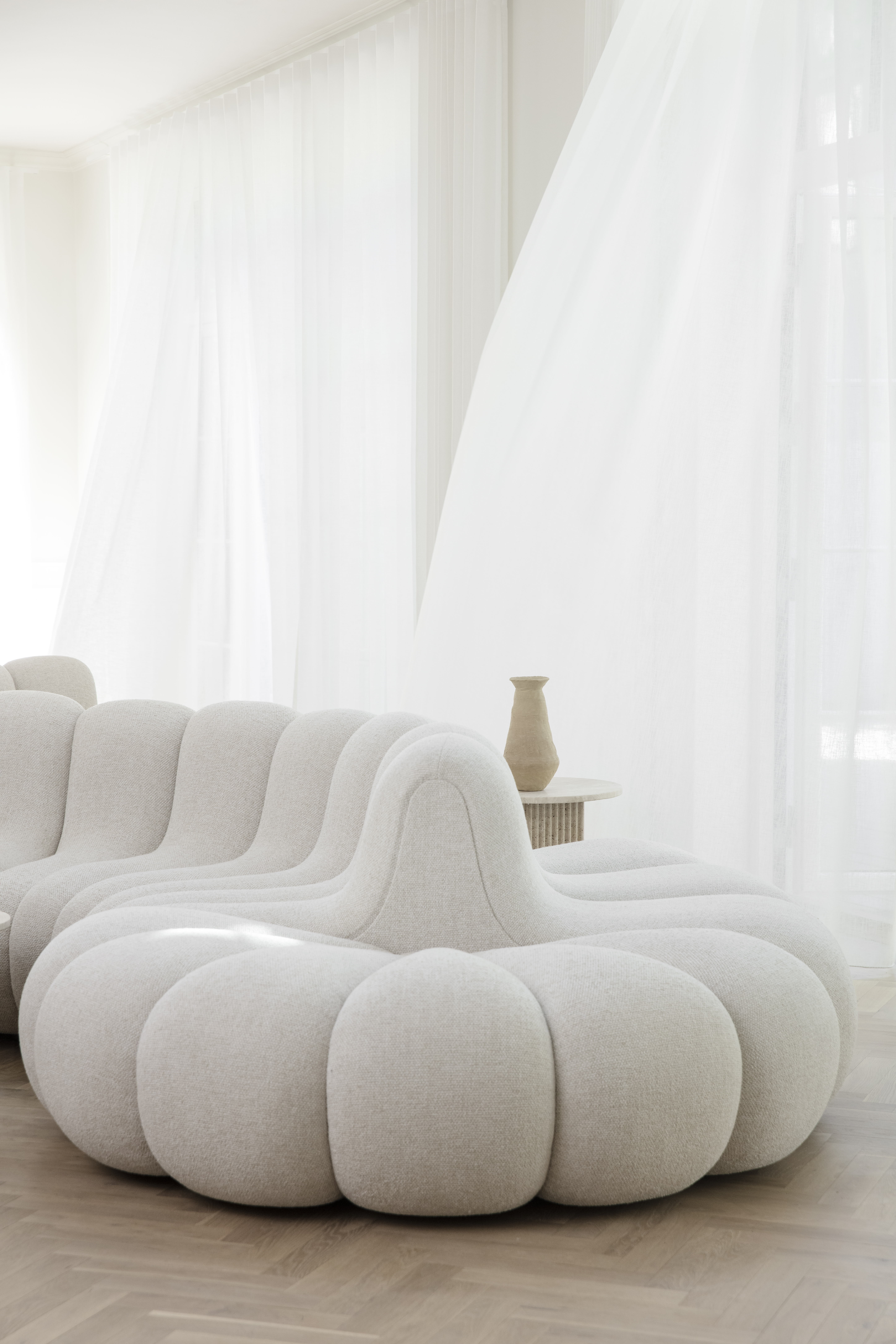2305 Jagger Lounge Sofa Soho Side Table NORR11 002