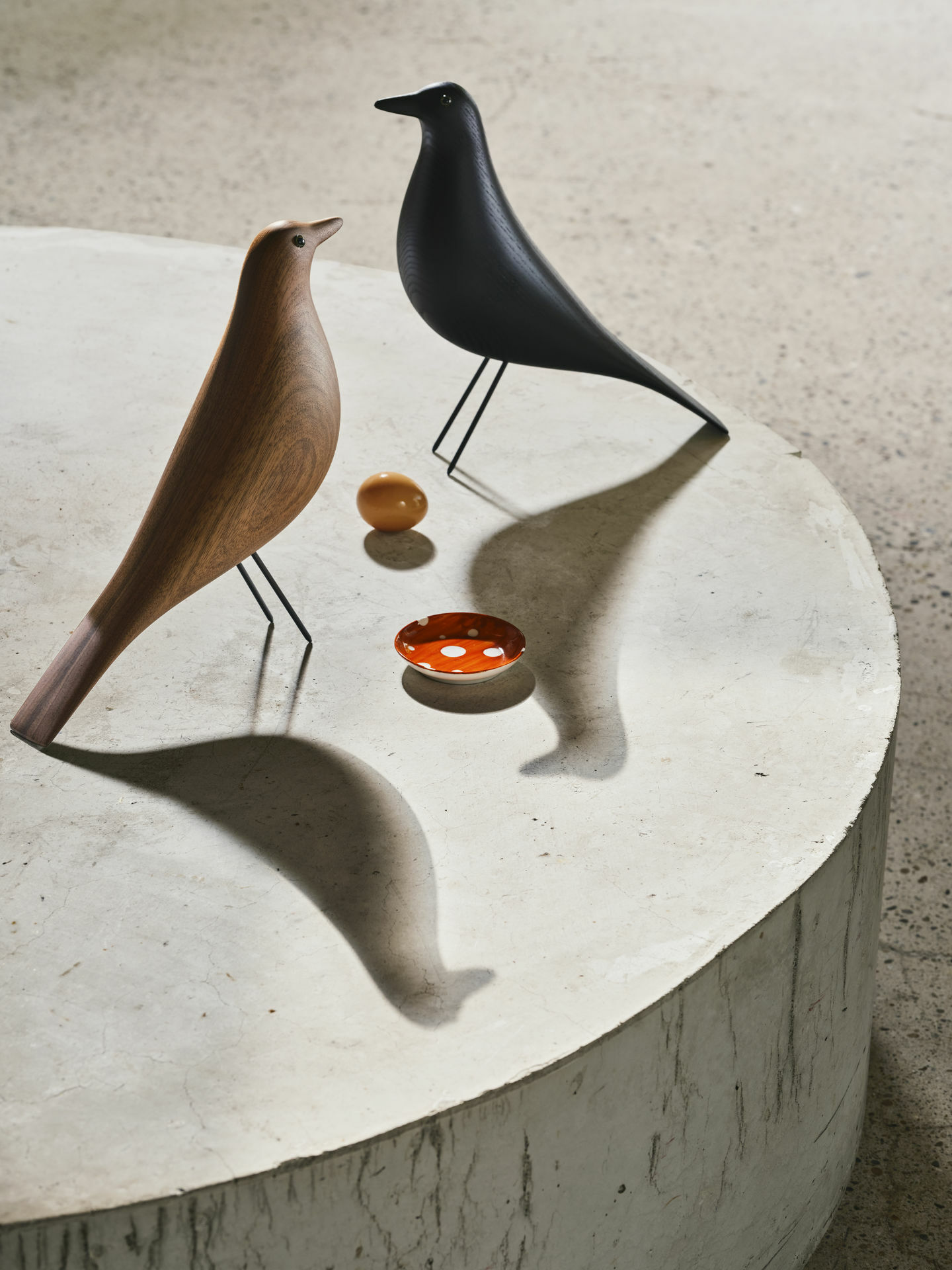 9579699 Eames House Bird ash black walnut v fullbleed 1440x