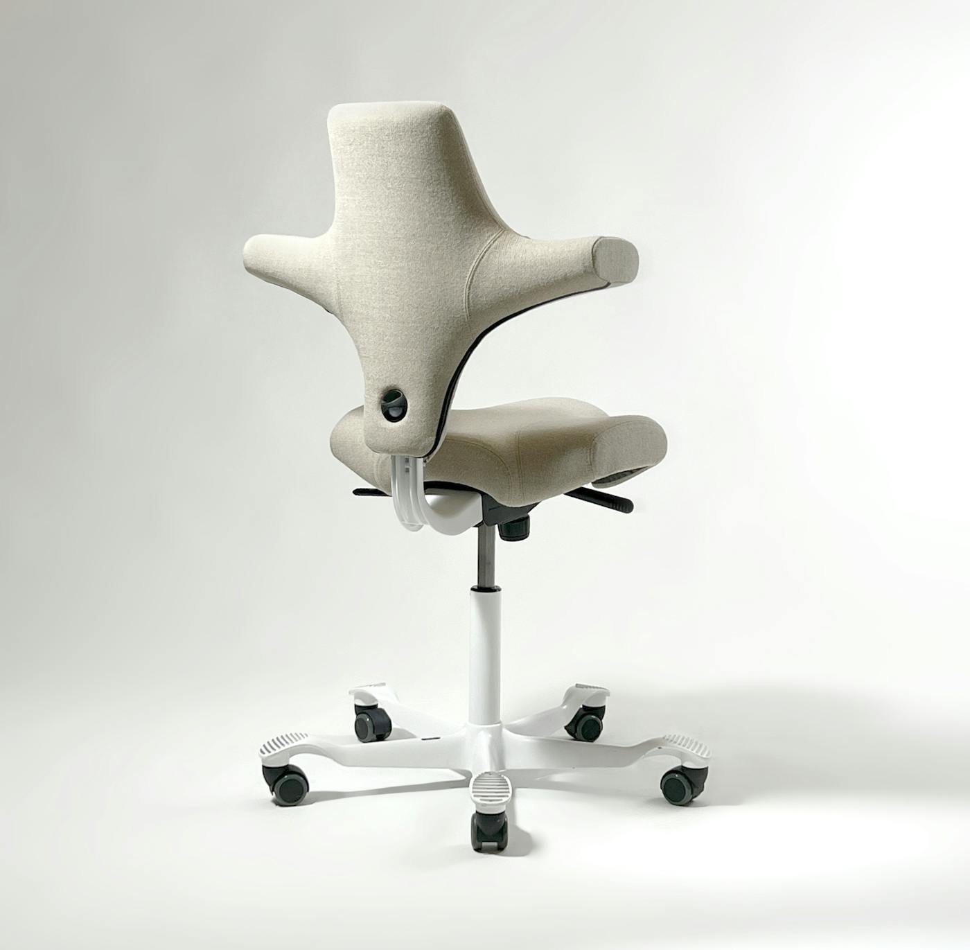 Capisco beige design opsvik 01