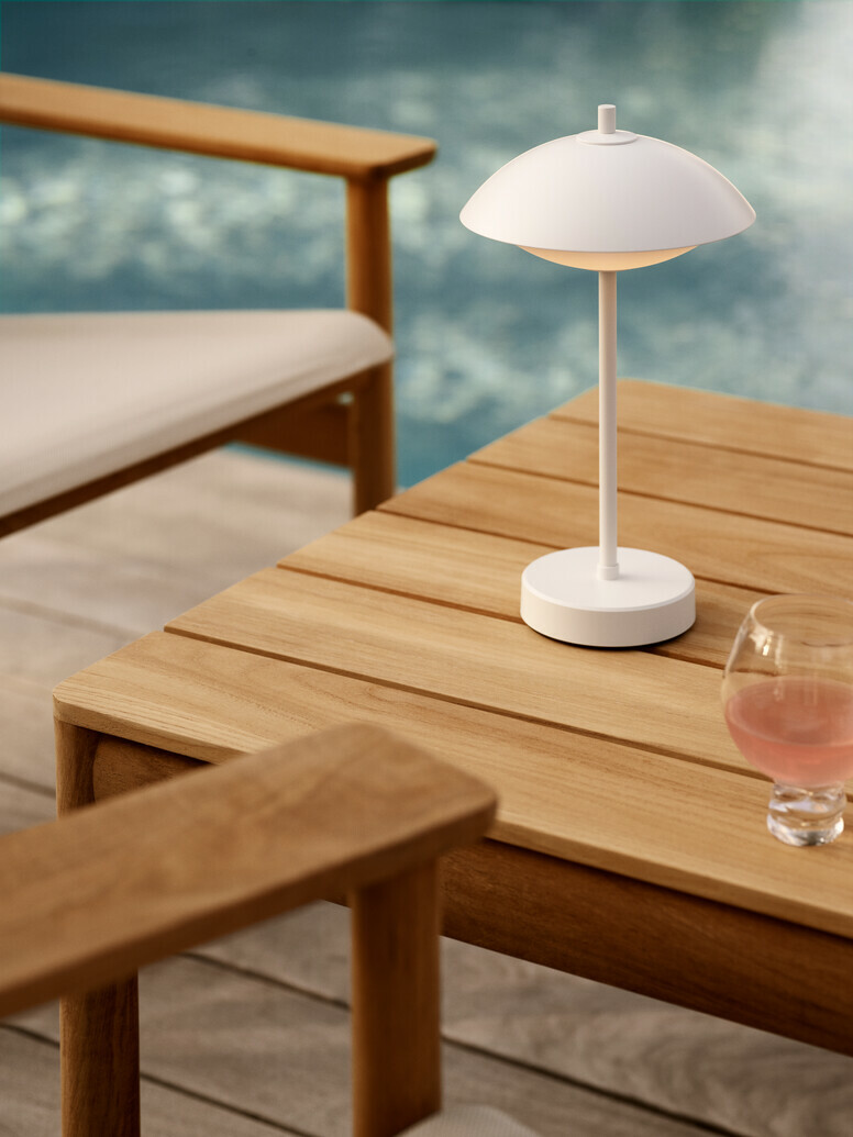 Clam portable pool
