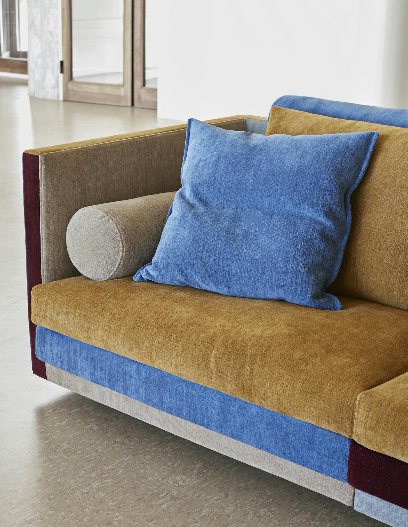 Cocoon sofa Multi colour Bauhaus CLOSE UP 0081