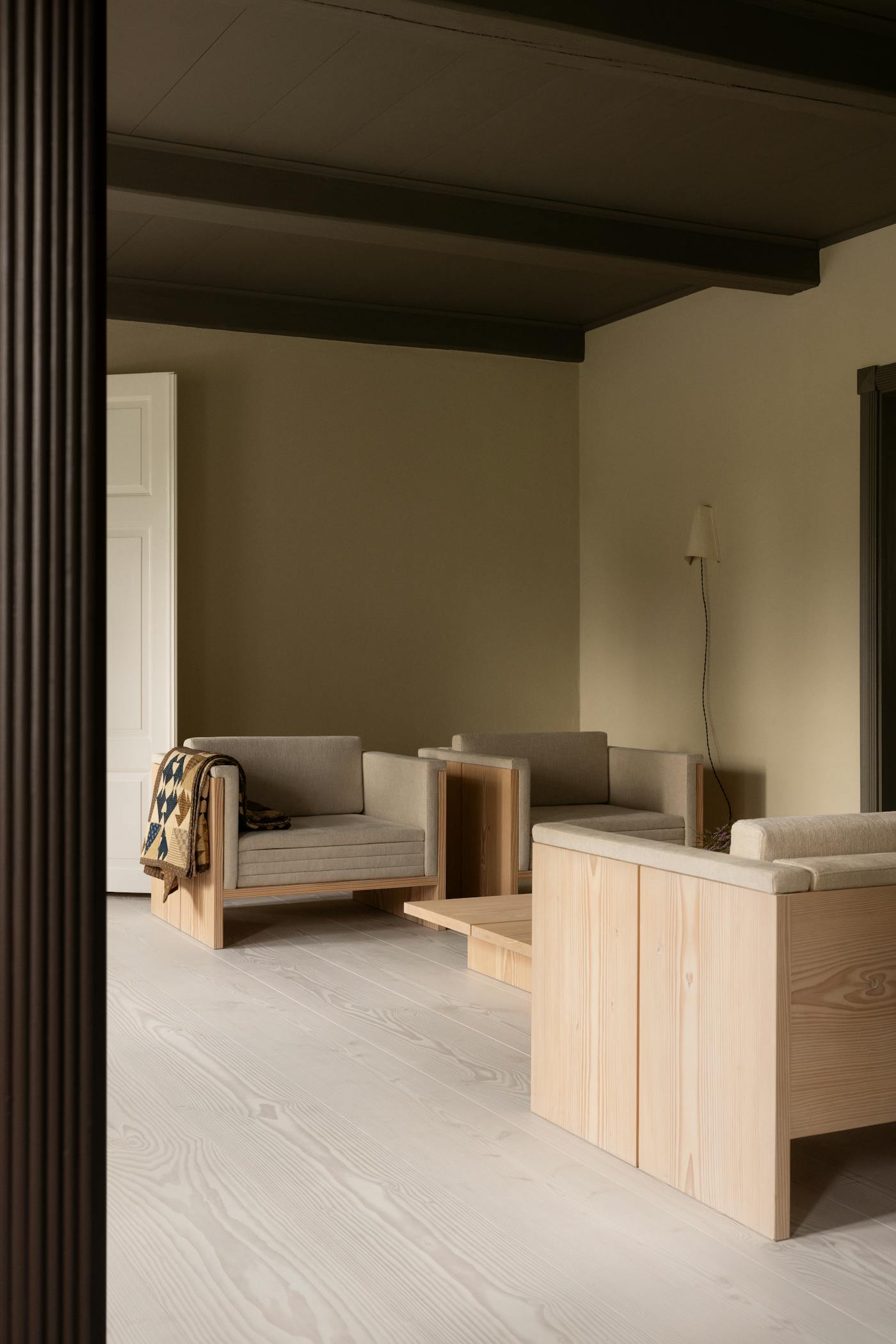 Dinesen Country Home Douglas Classic Lye and White Soap 8m 300 mm 35 mm Jørgen Overbys Tegnestue Photo Monica Grue Steffensen 3