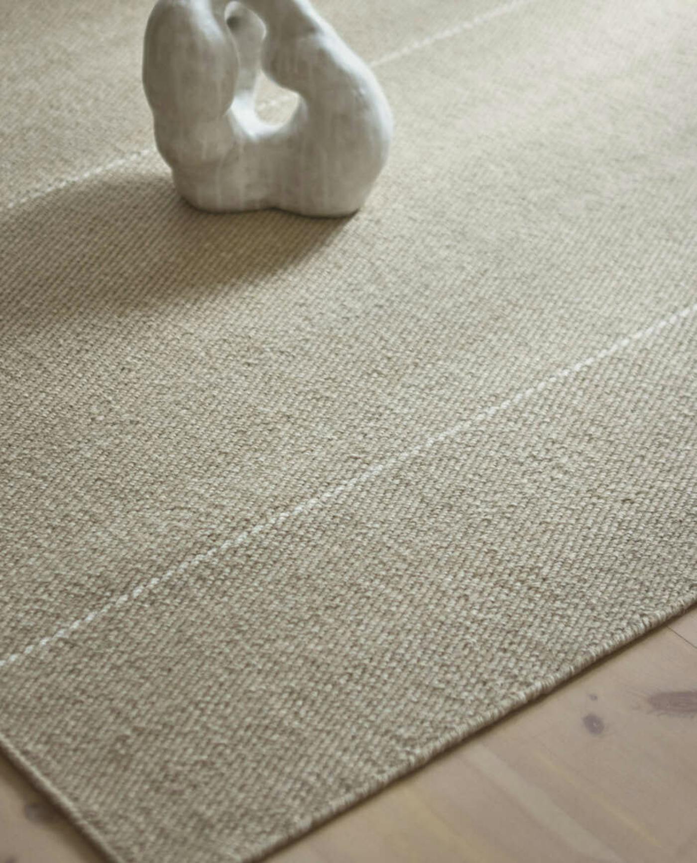 Fabula Svalin Rug Sand Offwhite Wool Hand woven 1211 A2 72dpi