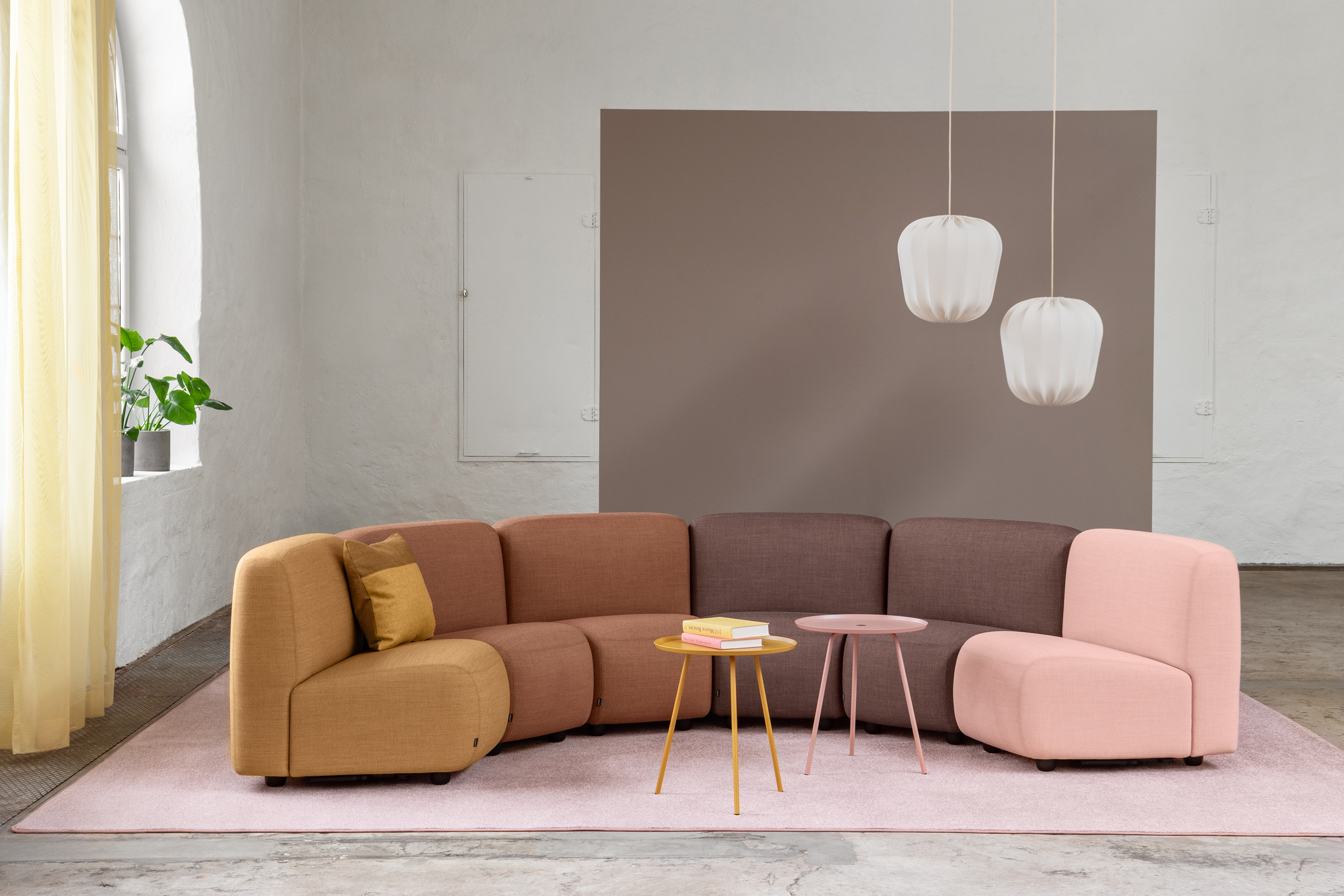 MATERIA Oas modular sofa inner corner x6 petite table interior 01
