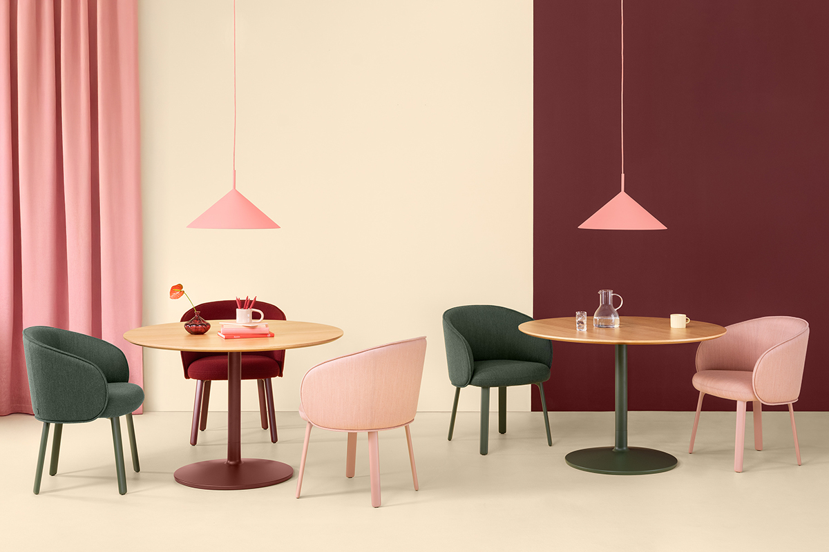 MATERIA Uni Large conference table circular base Aura armchair Interior 2