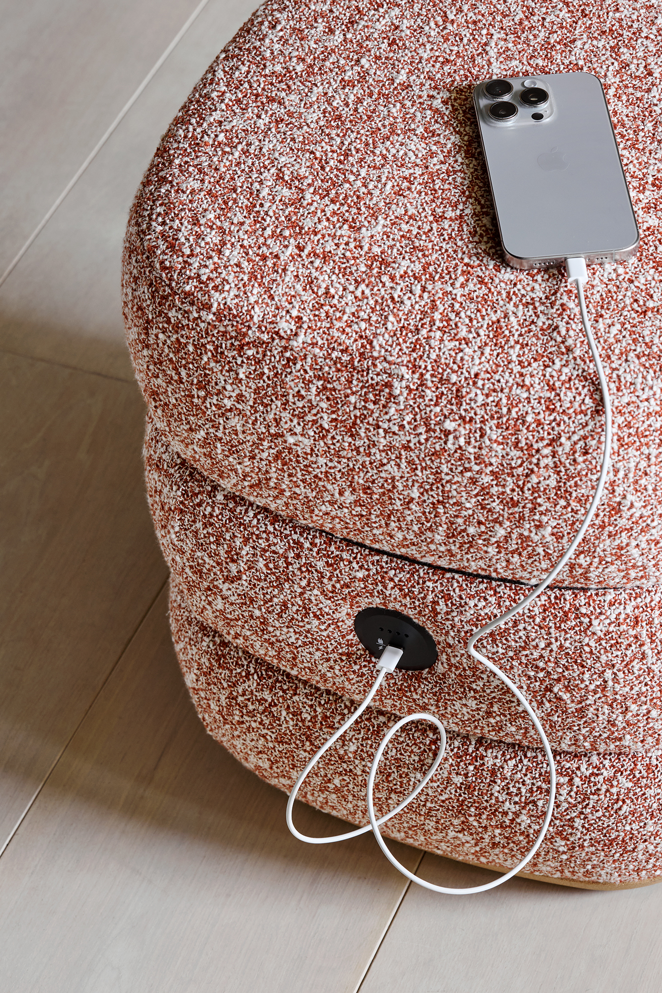 ODD plus ottoman charging a phone photo Inger Marie Grini Fora Form 56 A0680 web