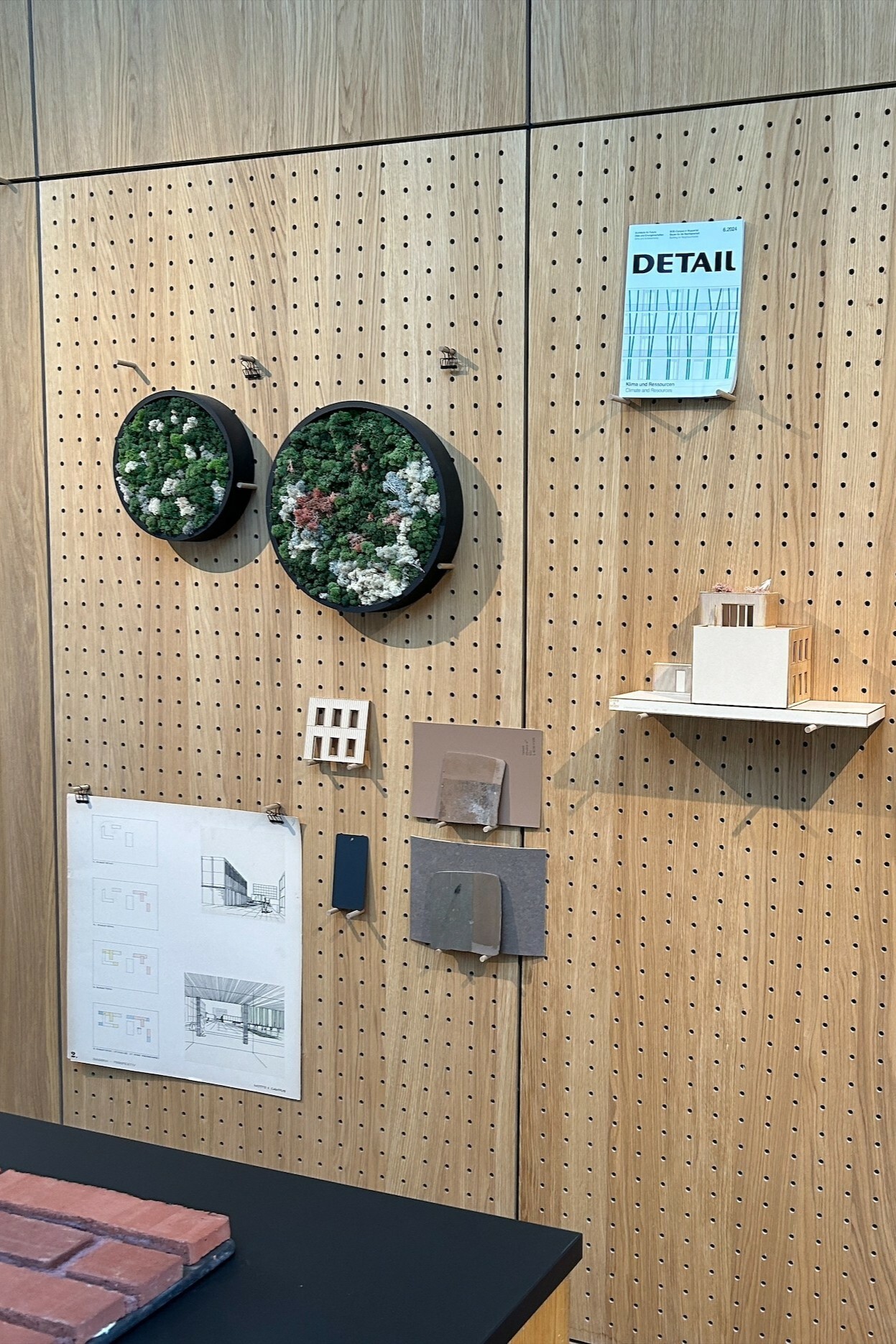 Pegboard hos Dyrø og Moen til praktisk oppbevaring