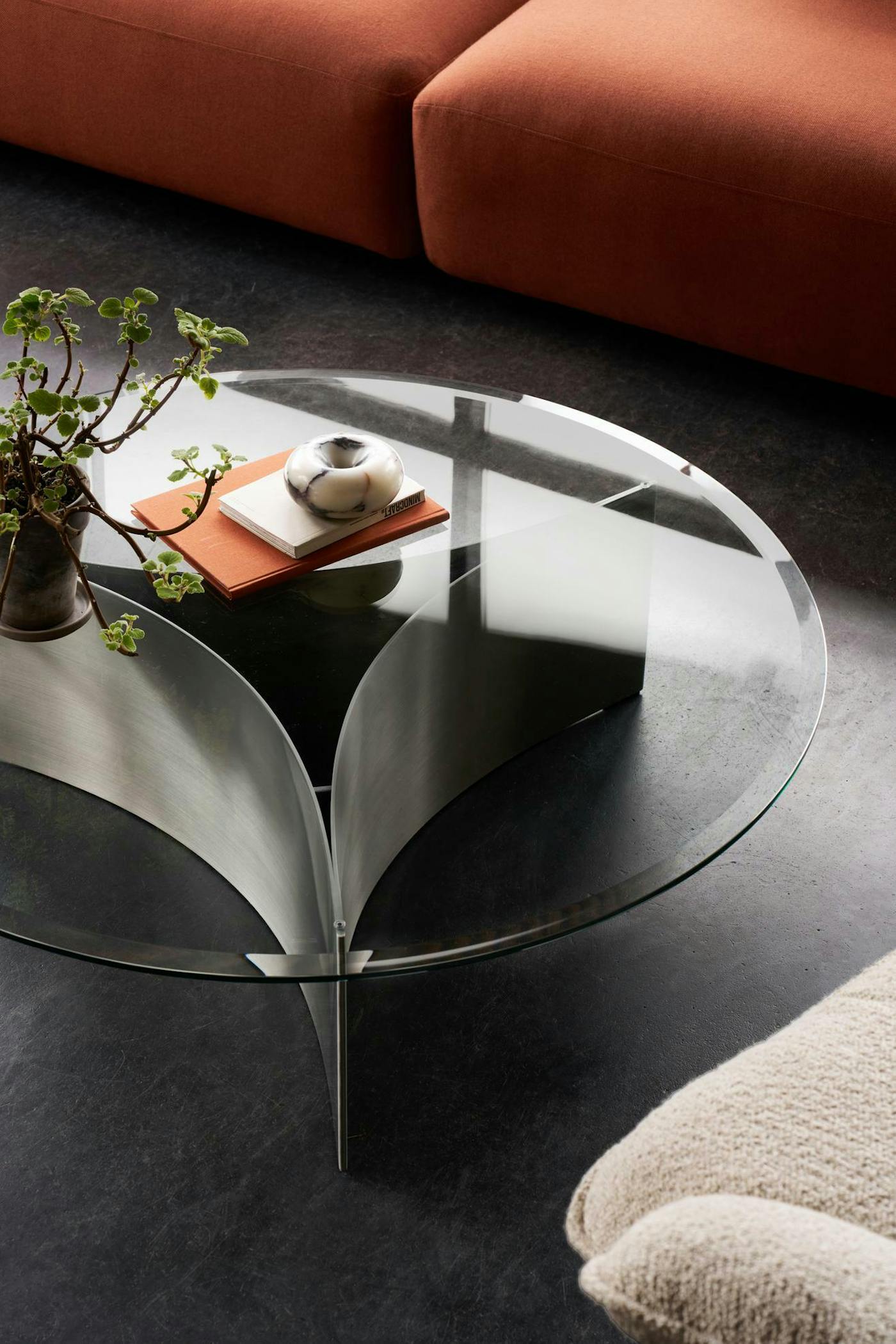 Wendelbo Arc Coffee Table Large Brushed steel Boketto mod 3 10 Umber col 63129 300 dpi