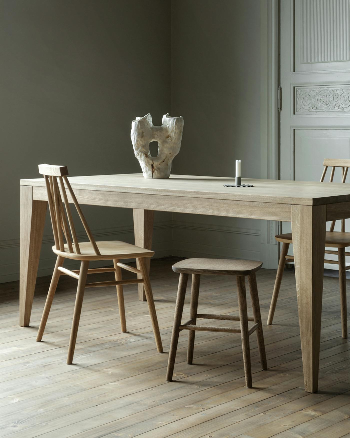Yggoglyng Varg dining Table